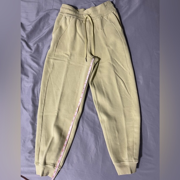 lululemon athletica Pants - NWOT Lululemon Scuba High Rise Cropped Jogger - Oversize. Sz 4